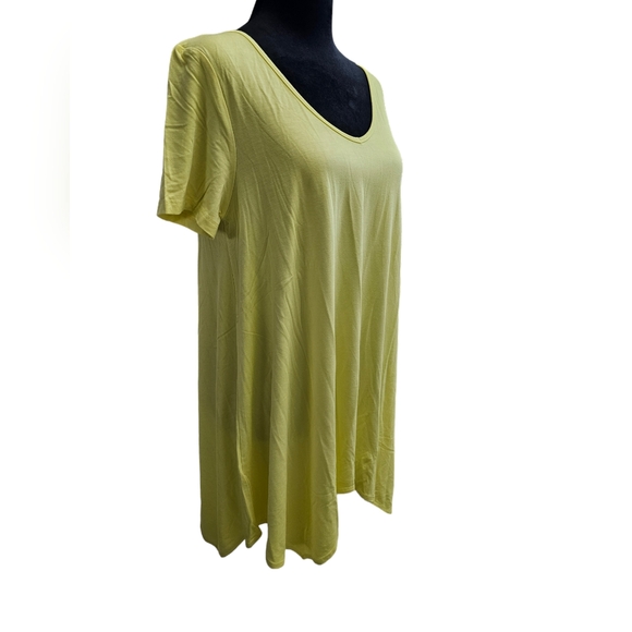 NWT Short Sleeve Swing V-Neck Tunic Top Yellow Medium - Picture 2 of 4